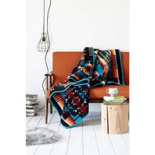 Load image into Gallery viewer, PENDLETON. CHIEF JOSEPH, BLACK BLANKET ROBE.