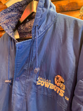 Load image into Gallery viewer, Starter Dallas Cowboys Medium Stadium Jacket