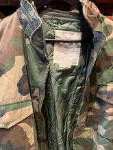 Load image into Gallery viewer, 12. Vintage Army M-65 Jungle Camo Jacket W Lining, Medium.
