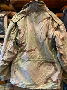 13. Vintage Army M-65 Desert Camo Field Jacket, Small X-Short