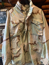 Load image into Gallery viewer, 18. Vintage US Army M-65 Desert Camo Field Jacket, Medium Long
