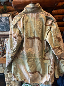 18. Vintage US Army M-65 Desert Camo Field Jacket, Medium Long