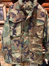 Load image into Gallery viewer, 28. Vintage US Army M-65 Camo Jungle Field Jacket, Medium Regular
