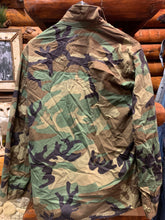 Load image into Gallery viewer, 32. Vintage US Army Shirt (Lightweight Jacket Cut), Medium Short
