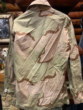 Load image into Gallery viewer, 36. Vintage US Army Shirt (Lightweight Jacket) Desert Camo, Medium XL Long
