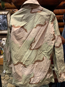 36. Vintage US Army Shirt (Lightweight Jacket) Desert Camo, Medium XL Long