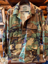 Load image into Gallery viewer, 45. Vintage US Army Shirt (Lightweight Jacket), Medium Regular
