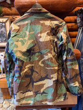 Load image into Gallery viewer, 45. Vintage US Army Shirt (Lightweight Jacket), Medium Regular
