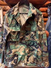 Load image into Gallery viewer, 50. Vintage US Army Shirt (Lightweight Jacket), Medium Regular
