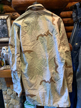 Load image into Gallery viewer, 52. Vintage US Army Shirt (Lightweight Jacket), Medium Xlong
