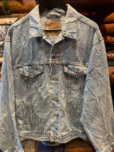 Load image into Gallery viewer, Vintage Levis Denim Jacket, Large
