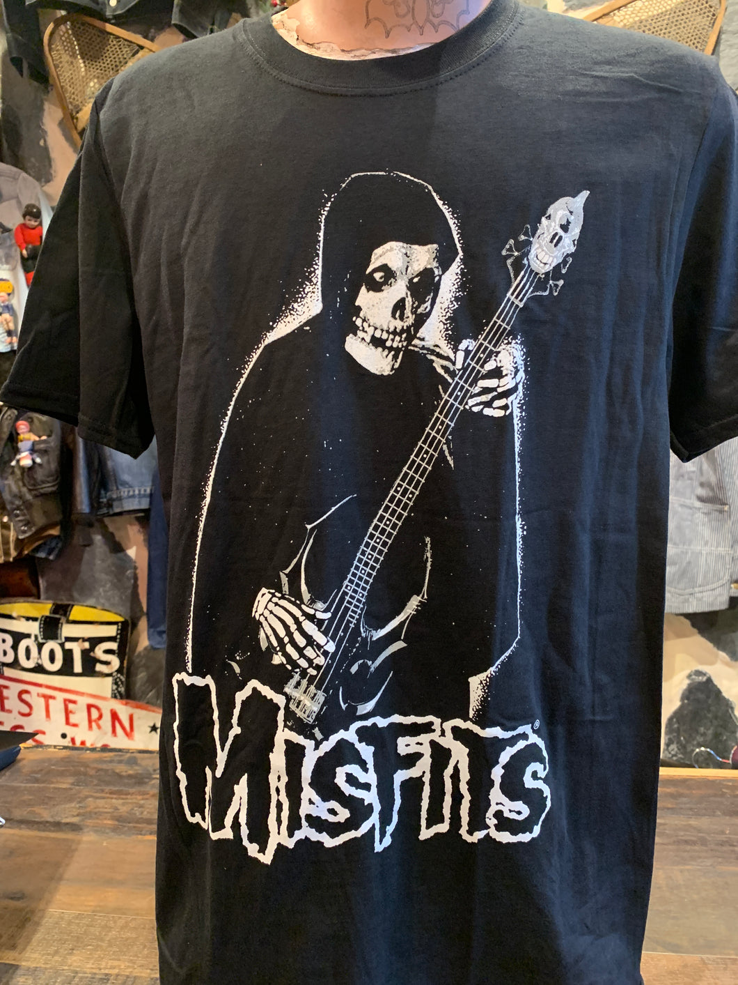 Misfits, Bass