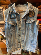 Load image into Gallery viewer, Rare Vintage 80&#39;s-90s Levis Battle Vest, 38 Small
