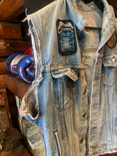 Load image into Gallery viewer, Rare Vintage 80&#39;s-90s Levis Battle Vest, 38 Small
