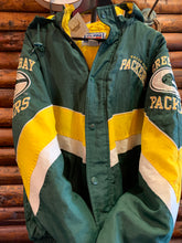 Load image into Gallery viewer, Starter Greenbay Packers Medium Vintage Stadium Puffer Jacket
