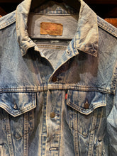 Load image into Gallery viewer, Vintage Levis Denim Trucker Jacket, 43 Medium
