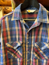 Load image into Gallery viewer, Vintage Carhartt Heavy Flannel Tan Blue, Large
