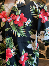 Load image into Gallery viewer, Authentic Hawaiian Shirt 5. Hibiscus Black. Imported from Honolulu
