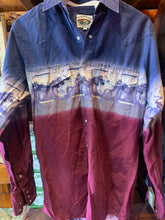 Load image into Gallery viewer, Vintage Horsecape Western Shirt Navy Maroon, Small
