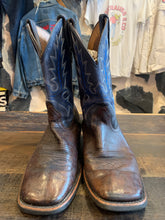 Load image into Gallery viewer, Vintage Ariat Blue Top Trim, 8d
