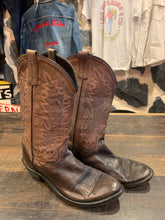 Load image into Gallery viewer, Vintage Chocolate Cowboy Boots, 7.5
