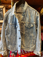 Load image into Gallery viewer, Vintage Levis Faded Trucker Jacket, Medium
