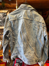 Load image into Gallery viewer, Vintage Levis Faded Trucker Jacket, Medium

