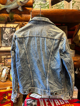 Load image into Gallery viewer, Vintage Wrangler Denim Jacket 80s, Small
