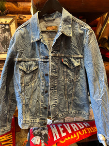 14. Vintage Mid Denim Levis Trucker Jacket, L
