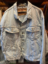 Load image into Gallery viewer, 6. Vintage Levis 90s Trucker Jacket (Baggier Cut), Medium
