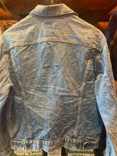 Load image into Gallery viewer, 12. Vintage Levis Trucker Jacket, Small.
