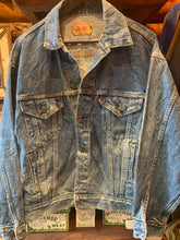 Load image into Gallery viewer, 15. Vintage Levis Denim Jacket, Medium. FREE POSTAGE
