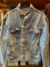Load image into Gallery viewer, 17. Levis 90s Slouchy Jacket, Large.

