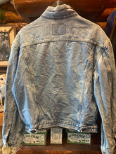 Load image into Gallery viewer, 17. Levis 90s Slouchy Jacket, Large.
