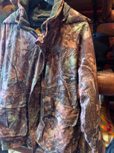 Load image into Gallery viewer, Vintage Real Tree Camo Tracker Hooded Fleece Lined Hunting Jacket, Large. FREE POST
