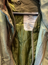 Load image into Gallery viewer, Vintage Authentic US Army M-65 Alpha Industries Jacket With Lining. Large. FREE POST
